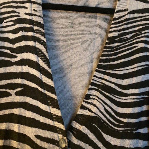 Black and gray sweeter cardinal - Picture 3 of 3